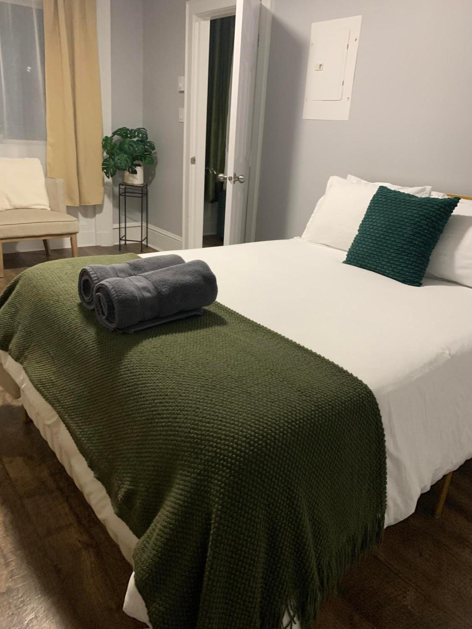Cozy 1Br By Hospital & Uptown Apartman Saint John Kültér fotó